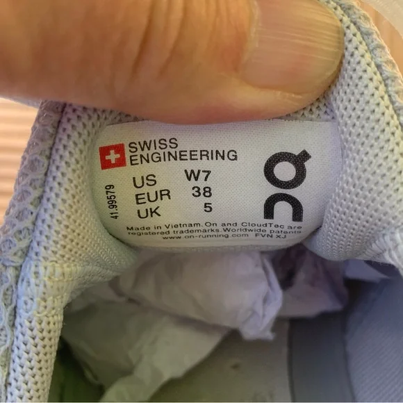 On Running Cloudswift Women's Athletic Shoes - Glacier White - Picture 13 of 16